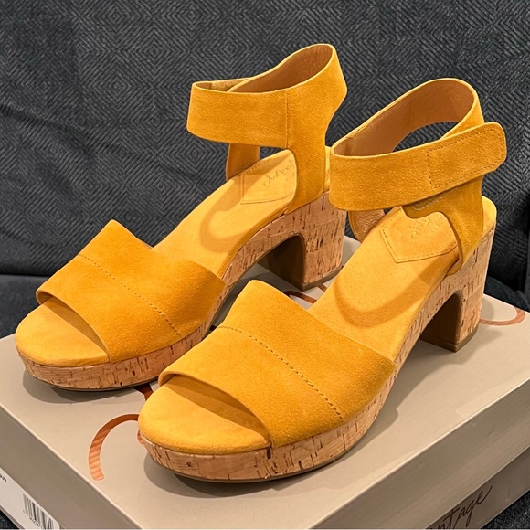 Crown Vintage Yellow Suede Platform Sandal Size 10 - Picture 2 of 6